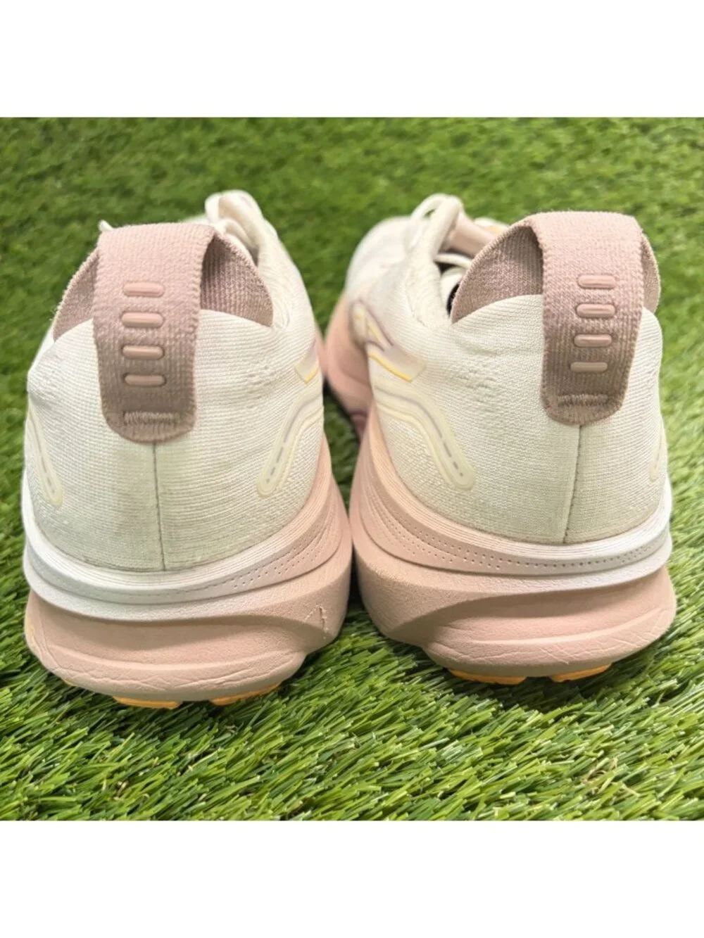 Asics Gel-Kayano 32 Womens Size 9.5 Ivory Pink Athletic Running Shoes Sneakers